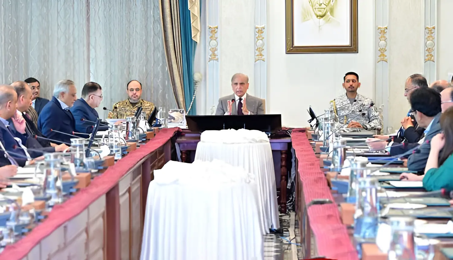 ايران ۽ آمريڪا جا رنڊيل معاملا حل ڪرائڻ لاءِ ڪوشش ڪري رهيا آهيون: وزيراعظم